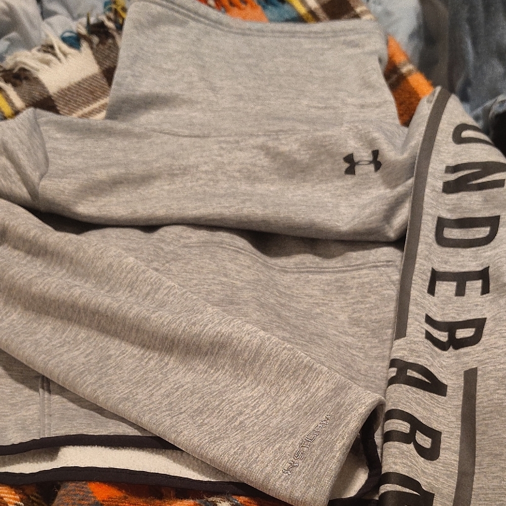 Under Armour Heather Gray Sweatshirt
